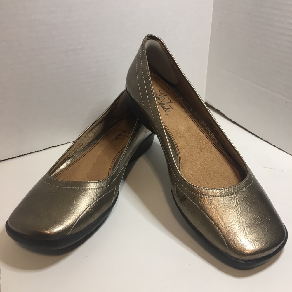 Lifestride flats Size 8 Gold